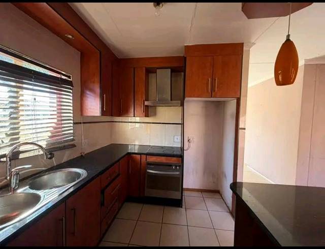 3 BEDROOM HOUSE FOR SALE IN ROSSLYN